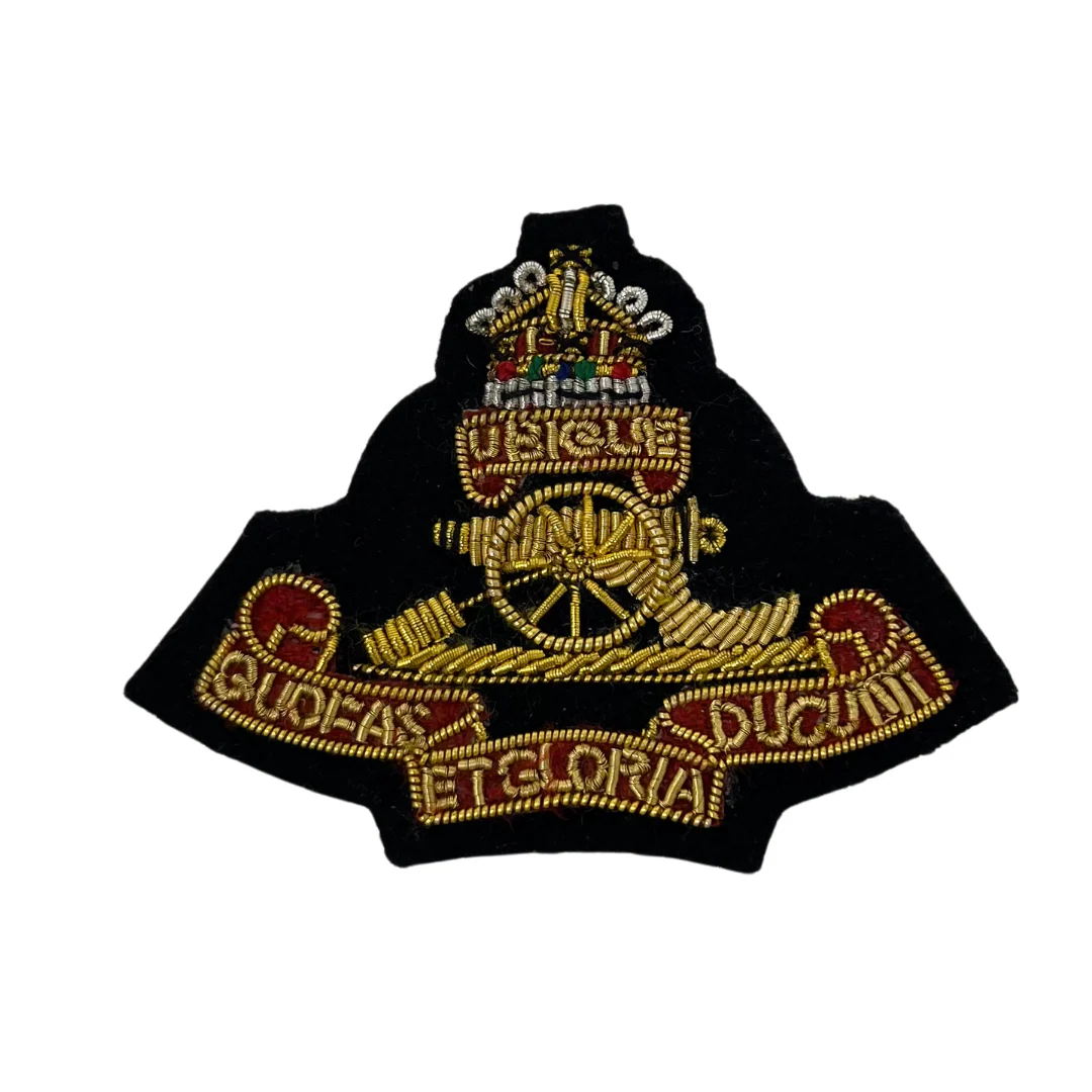 Beret Badge - Royal Artillery Officer - B/W on Black Backing - Tudor Crown
